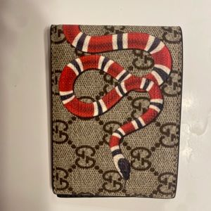 Gucci Kingsnake print GG Supreme wallet